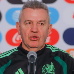 Aguirre aún sin certeza para definir alineación titular del Tricolor