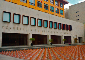 SRE exige investigar muerte de mexicano bajo custodia de ICE