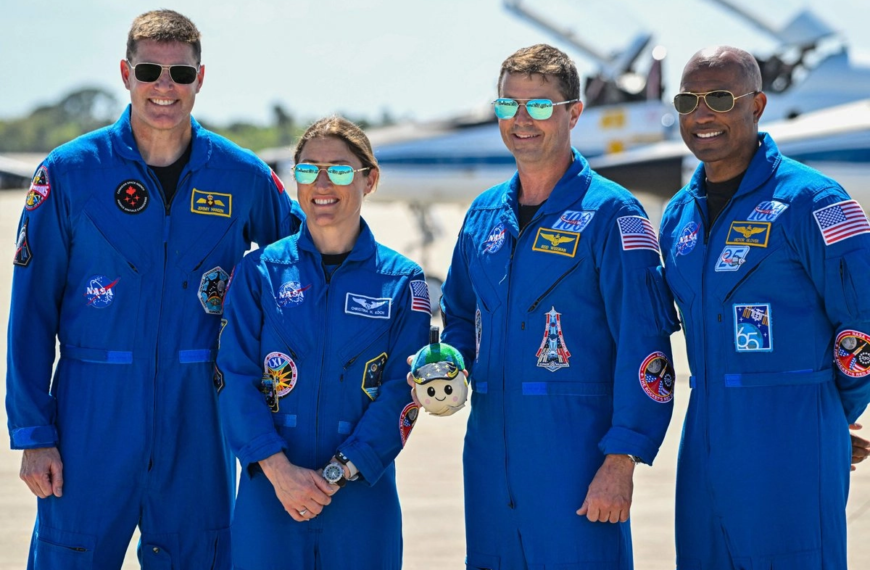 NASA presenta a la tripulación del programa Artemis