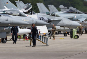 Francia e Italia autorizan a EU utilizar sus bases ante tensiones con Irán