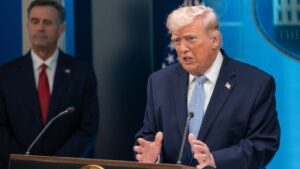 Trump amenaza a Irán por estrecho de Ormuz