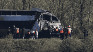 Choque de tren deja un muerto en Francia
