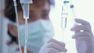 Suben a ocho las muertes por sueros vitaminados en Sonora