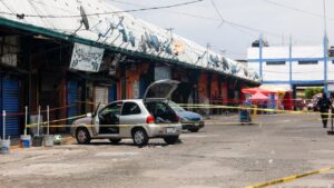 Vestidos de mariachi atacan a balazos a 3 en Puebla capital