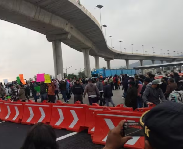 Bloqueo en la México-Cuernavaca por demandas en Xochimilco