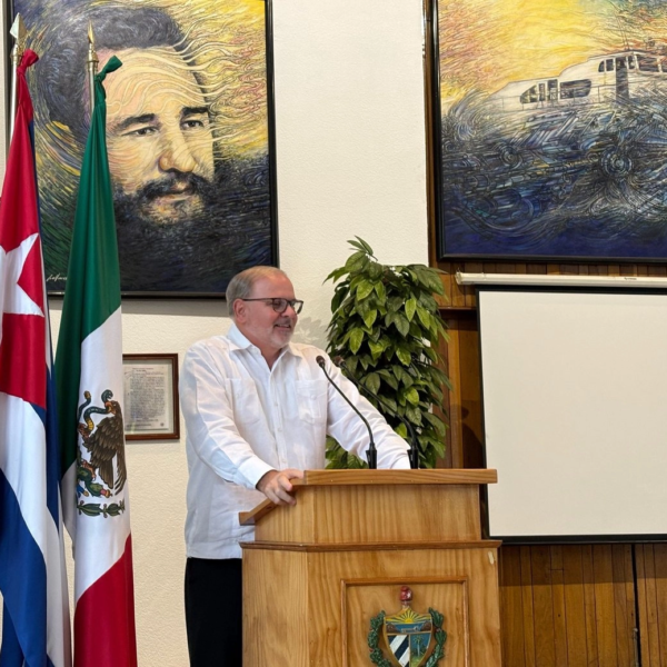 Embajador de Cuba en México presenta cartas credenciales y se reúne con Sheinbaum