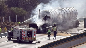 Se incendia pipa con turbosina en la autopista México-Puebla