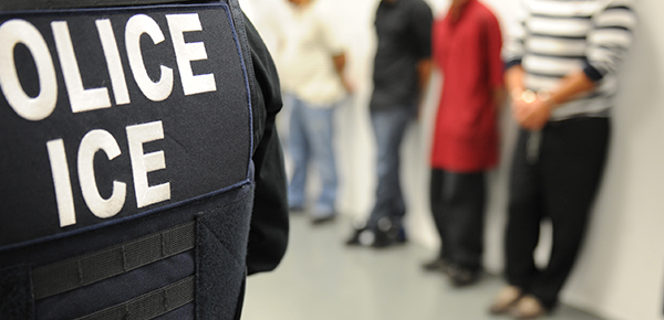 Mueren 13 mexicanos bajo custodia de ICE desde 2025