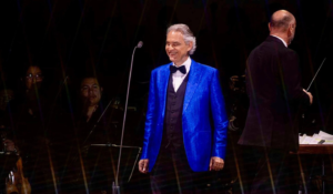 Andrea Bocelli reúne a 130 mil personas en el Zócalo de la CDMX