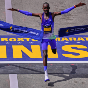 Maratón de Boston 2026: John Korir rompe récord
