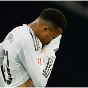 Real Madrid empata con Betis y se aleja del liderato