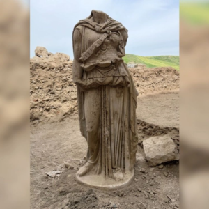 Descubren estatua de Atenea en el Teatro Occidental de Laodicea