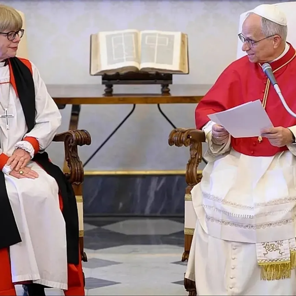 Papa León XIV y arzobispa de Canterbury rezan juntos en encuentro histórico