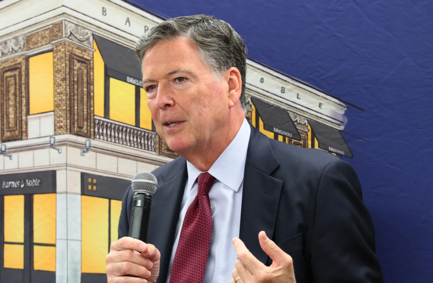 James Comey comparece ante tribunal por acusación de amenaza a Trump