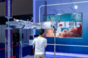 China exhibe avances en su programa espacial