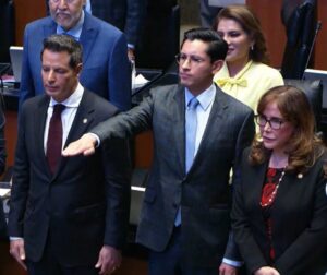 Ratifican a Velasco como canciller; fija postura sobre desapariciones