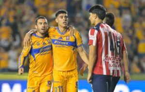 Tigres golea 4-1 a Chivas