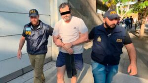 Detienen en Argentina a contraalmirante por huachicol