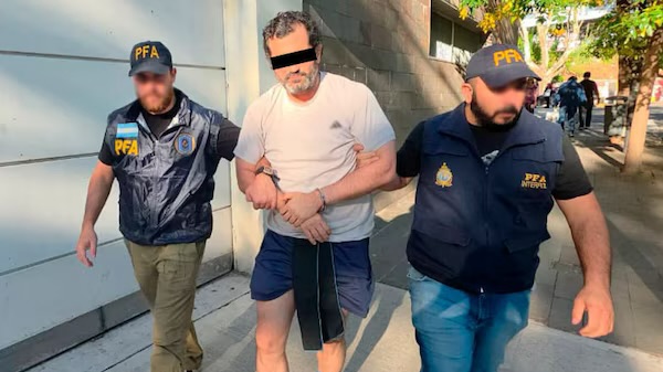 Detienen en Argentina a contraalmirante por huachicol