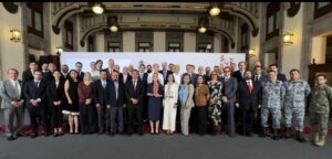 Acuerdan bajar diésel a 27 pesos por litro