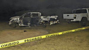 Hallan cuerpos calcinados tras emboscada a policías en Michoacán