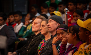 Sheinbaum y U2 participan en asamblea de la Copa del Mundo de Niños de la Calle 2026