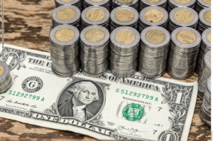 Peso mexicano cae frente al dólar y BMV registra pérdidas