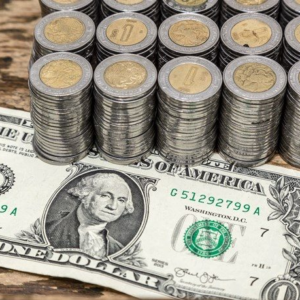 Peso mexicano cae frente al dólar y BMV registra pérdidas