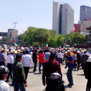 Agricultores bloquean Paseo de la Reforma y advierten protestas durante el Mundial 2026