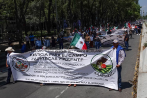 Campesinos y transportistas retoman diálogo con Segob