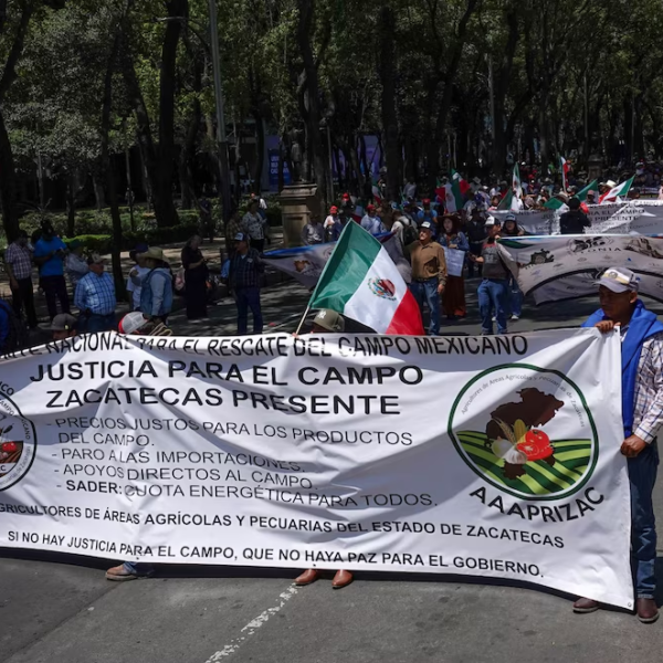 Campesinos y transportistas retoman diálogo con Segob