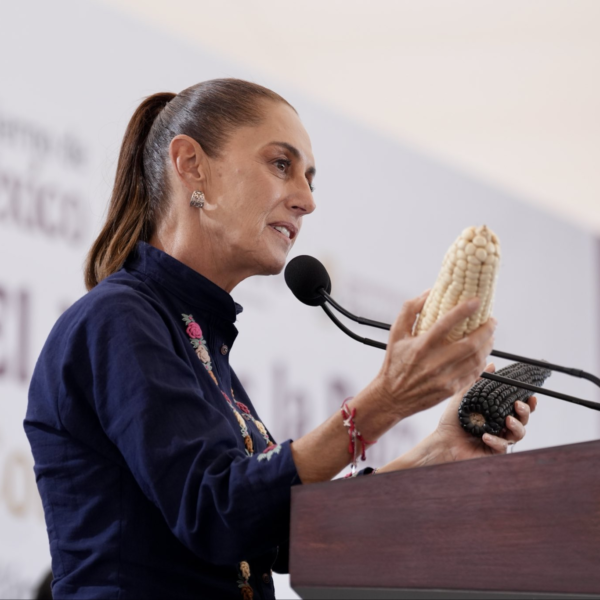 Sheinbaum llama a defender “las conquistas del pueblo”