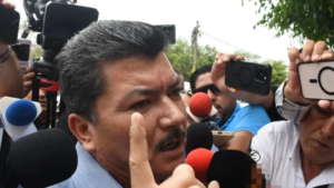 Exdirector de la Policía de Investigación de Sinaloa se entrega a EU