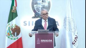 Pide licencia y mantiene fuero Rocha Moya